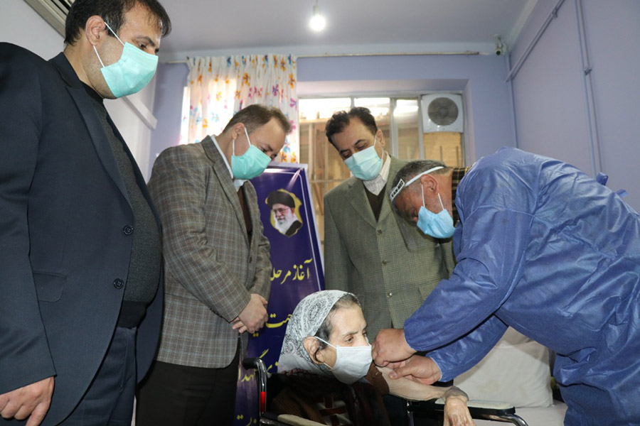 تزریق واکسن کرونا برای سالمندان استان مازندران در بابل